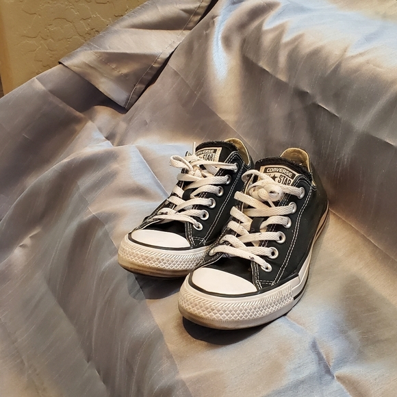 Women's size 7 Converse! - Picture 3 of 3